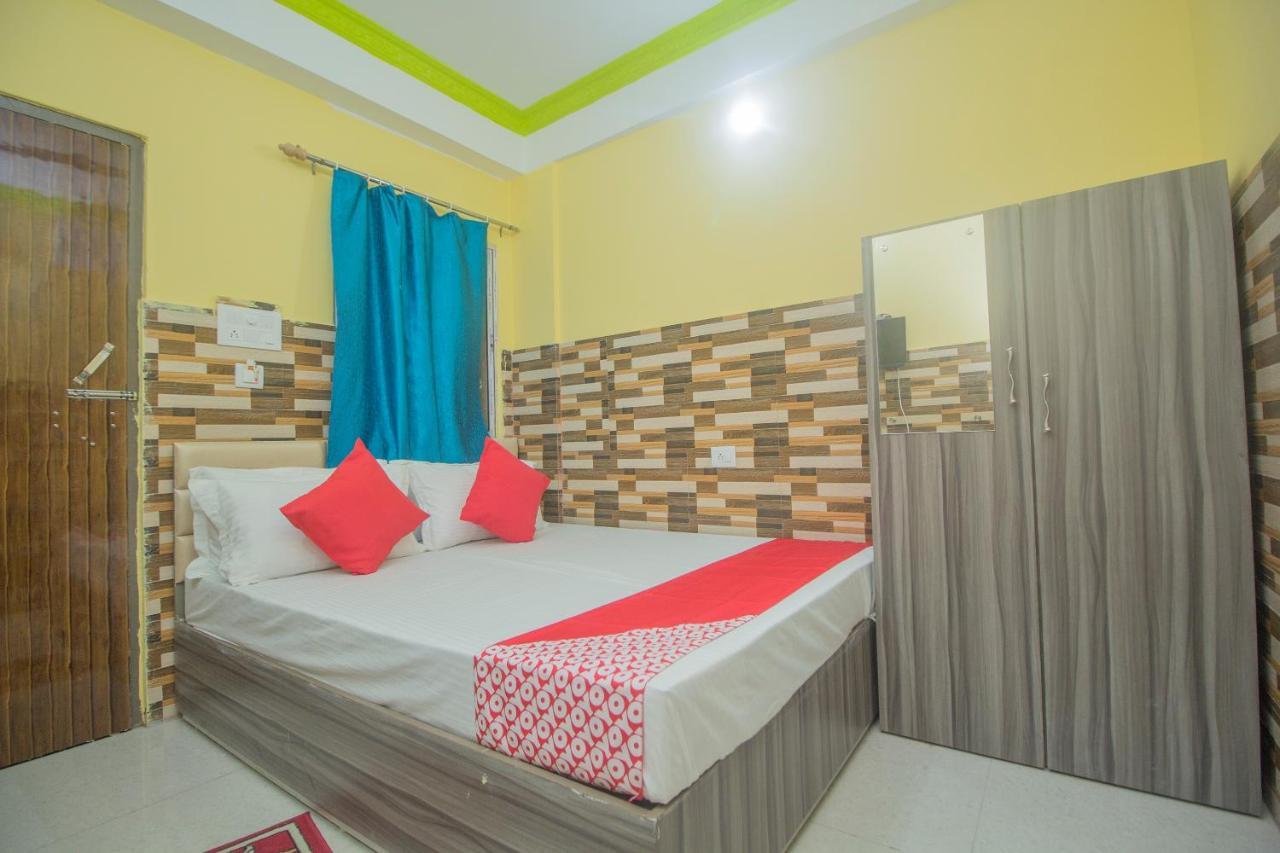 Oyo 30073 Triveni Lodge Силигури Екстериор снимка